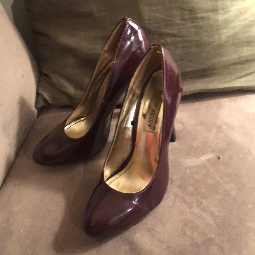 Steve Madden Burgundy pumps